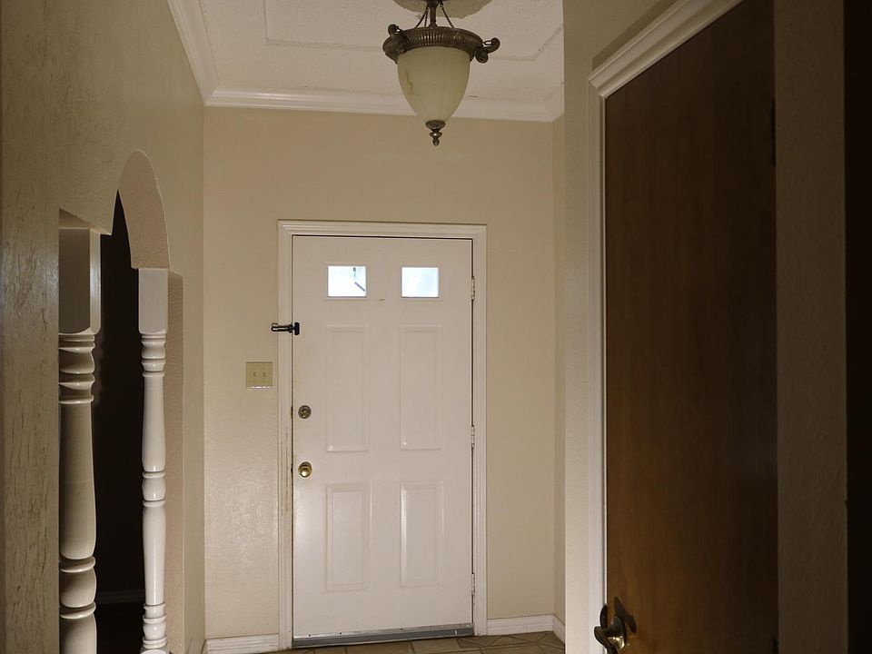 1st image of 704 Huntwich Dr