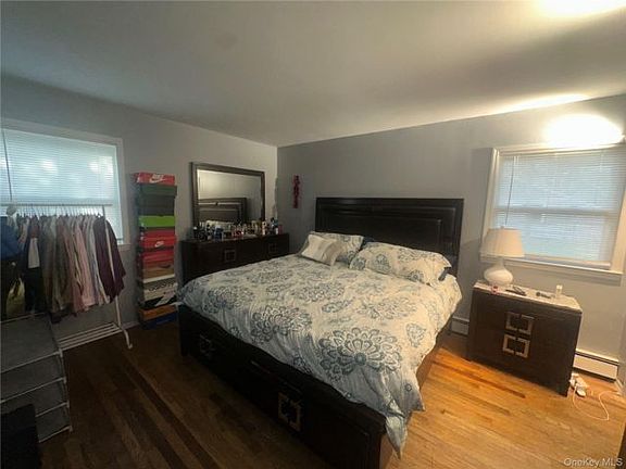 4th image of 90 Coles St