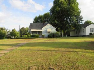 114 E Farthing St, Mayfield, KY 42066
