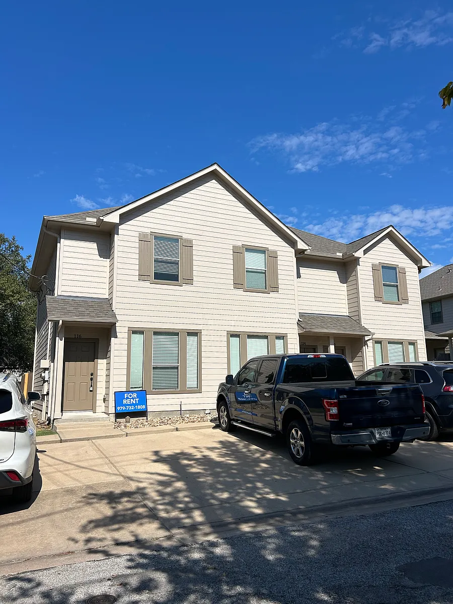 Building Photo - 215 E Luhn St