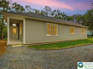 113 Acorn Ln #8, Polk Township, PA 18058