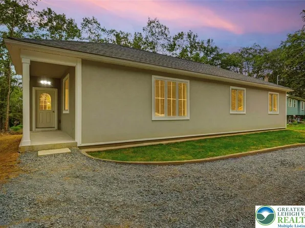 113 Acorn Ln #8, Polk Township, PA 18058