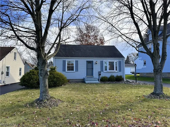 111 Caroline Ave, Hubbard, OH 44425