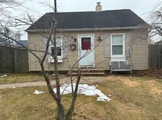 165 7th Ave, West Babylon, NY 11704