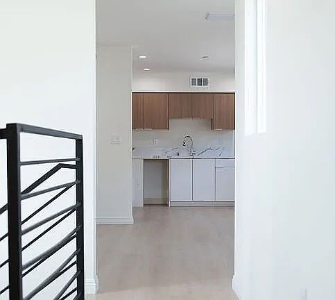 3rd image of 1673 1/2 E 111th St #1/2