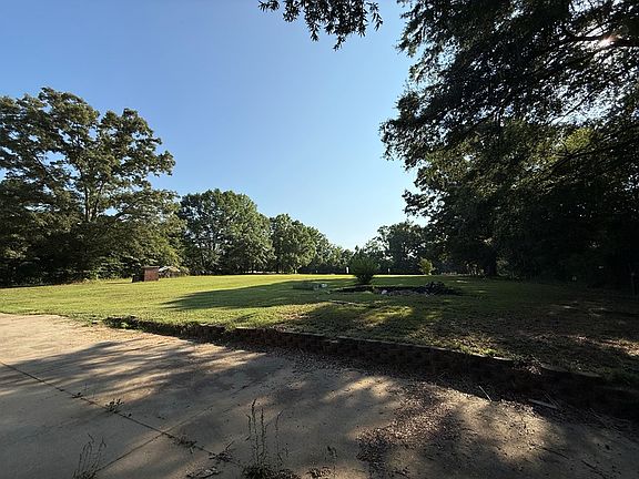 4th image of 442 Hill Rd