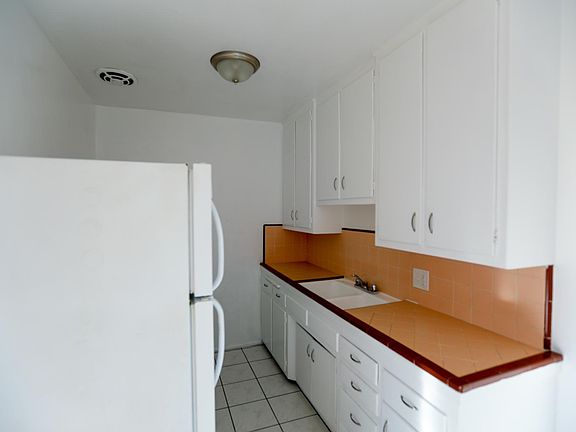 2nd image of 260 S Sycamore Ave APT 17