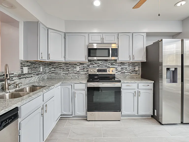 2616 Sherman Ave NW — Photo 5