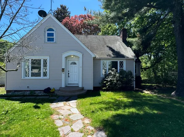 44 Tuttle Pl, East Haven, CT 06512