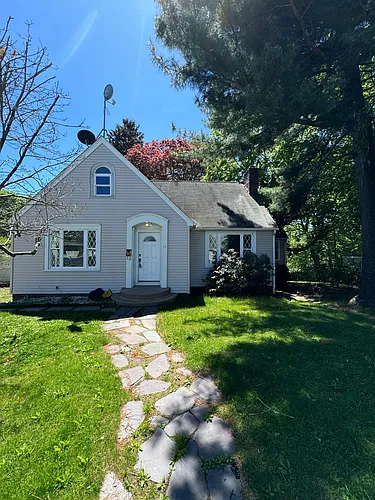 44 Tuttle Pl Photo 1
