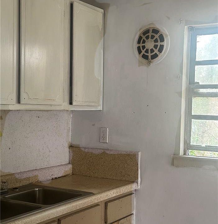 2nd image of 3680 Yale Ave