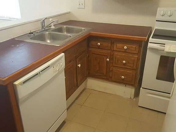 2nd image of 3866 E 59th St #Top