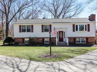 41 Grove St, Chelmsford, MA 01824