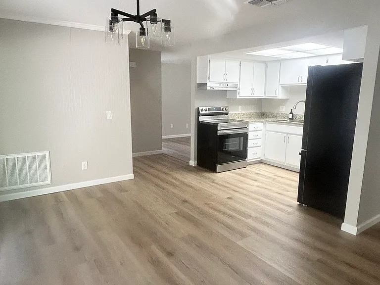 427 S Alderwood St — Photo 6