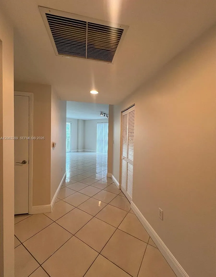 Downtown Dadeland Condo N — Photo 3