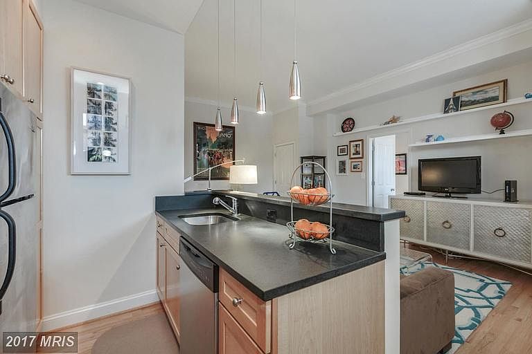 Kitchen (1 of 3)