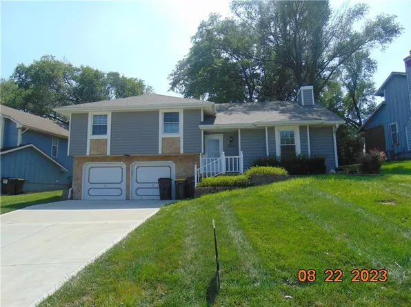 104 Timbercreek Cir, Lansing, KS 66043