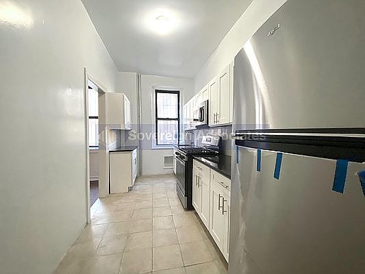 3rd image of 300 Fort Washington Ave