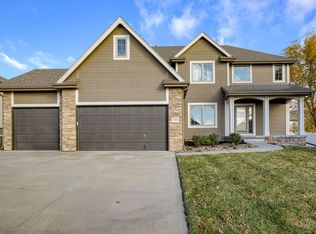 7474 Castle St, Papillion, NE 68046
