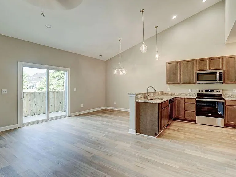 154 Lincoln Place Cir — Photo 4