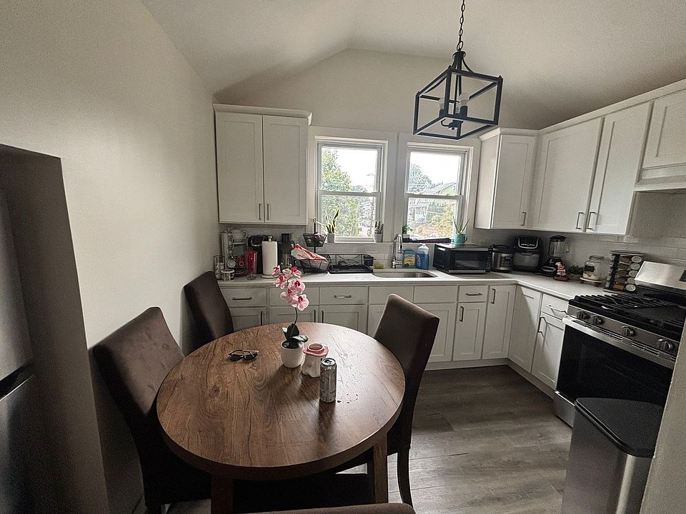 1st image of 423 Union Ave Floor 2