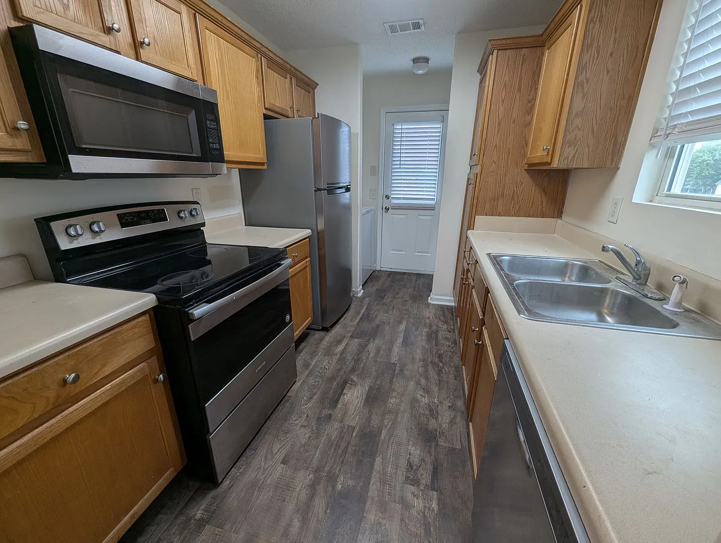 3 Bed/2 Bath Townhome in the Bridgewater Community — Photo 3