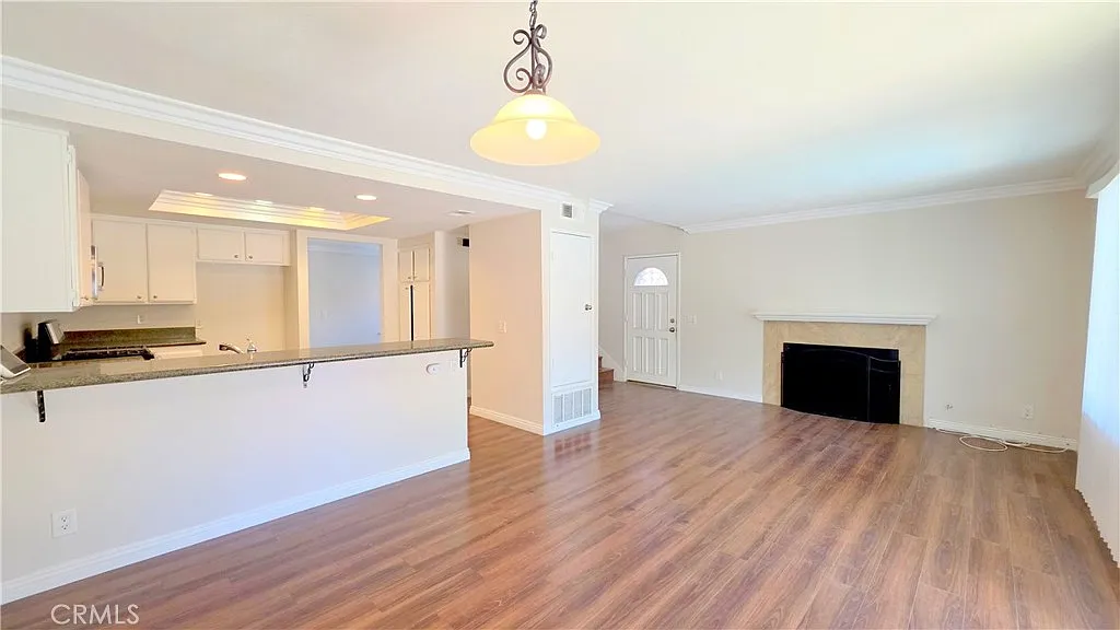3 bed, 2.5 bath, 1434 sqft, $3,695 — Photo 4