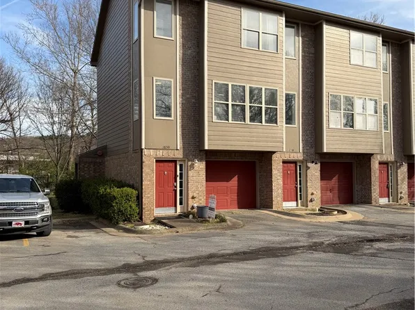 1850 N Scull Creek Dr, Fayetteville, AR 72703