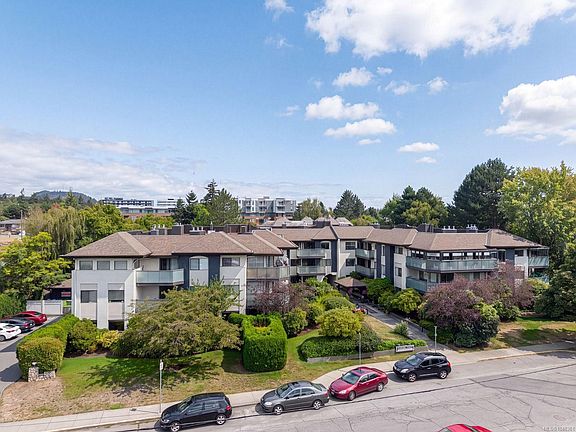 3rd image of 3900 Shelbourne St #304