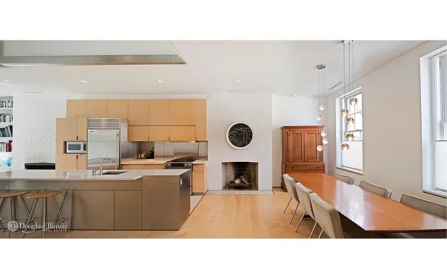 Sold by Douglas Elliman | media 21