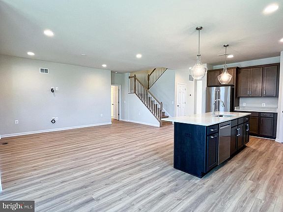 3rd image of 128 Wagtail Ln
