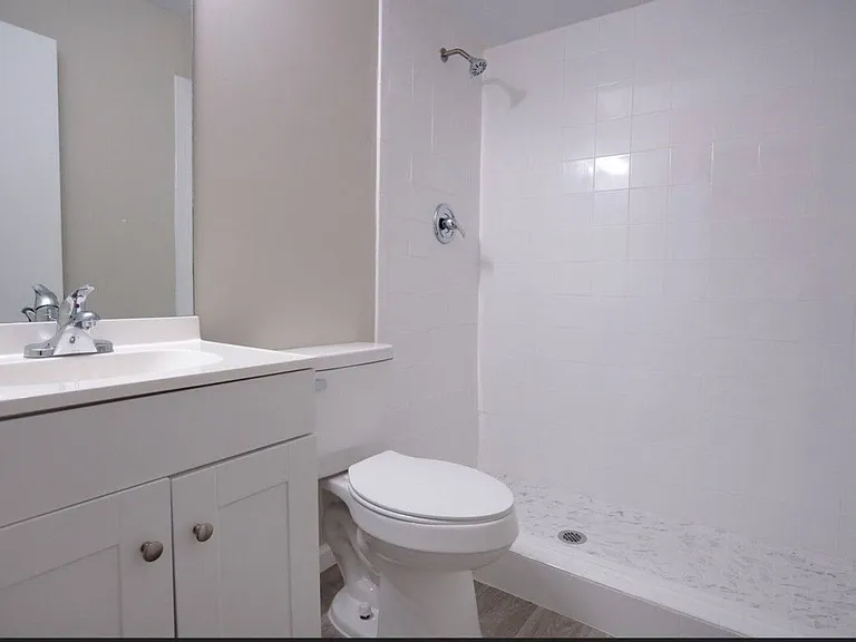 Pineview Apartments — Photo 21