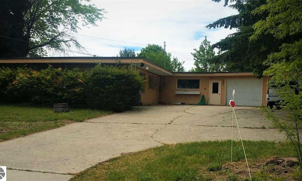 1st image of 3179 Veterans Dr