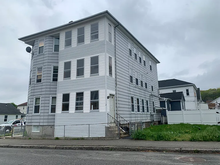 27 Granby Rd — Photo 2