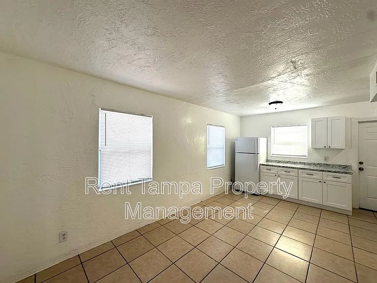 626 31st St S — Photo 8
