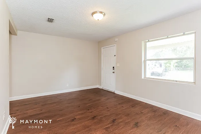 5063 Columbus Ave — Photo 3