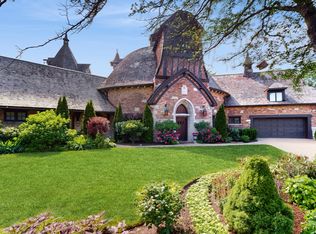 570 Hathaway Cir, Lake Forest, IL 60045