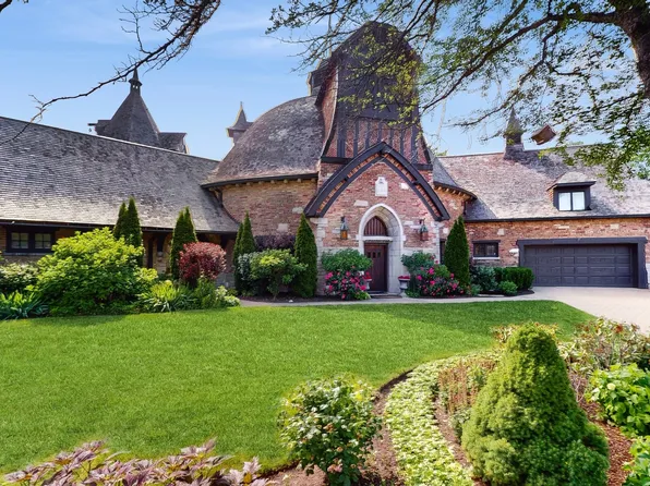 570 Hathaway Cir, Lake Forest, IL 60045