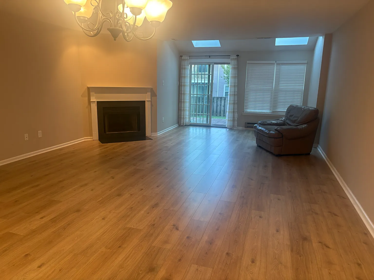 3 bed, 1401 sqft, $2,600 — Photo 3
