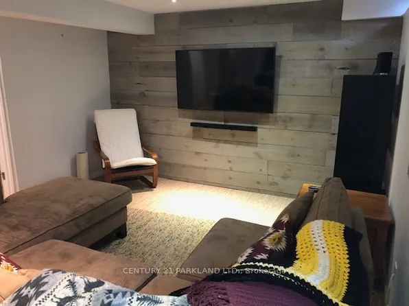 32 Attridge Dr #Basement, Aurora, ON L4G 6J3