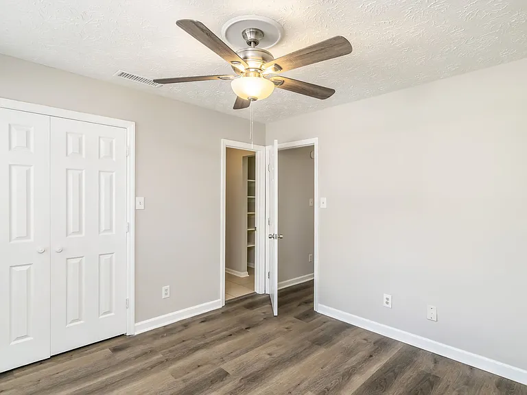 118 Ladbrook Ln #0 — Photo 18