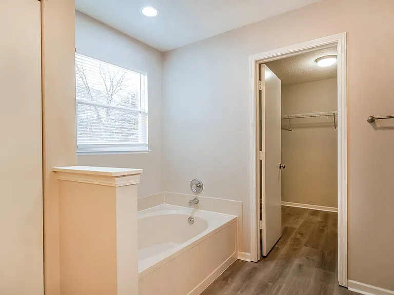 5739 N Jefferson Dr — Photo 12