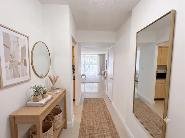 1670 NE 191st St APT 208, Miami, FL 33179