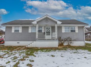 713 Broadway St, Irvine, KY 40336