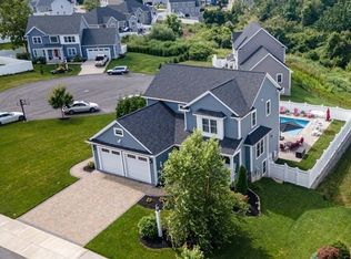 155 Highland Farm Rd, Somerset, MA 02720