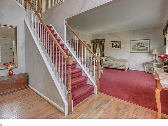 4th image of 2728 Harvard Dr
