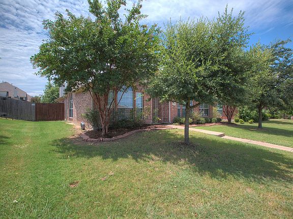 3rd image of 749 Geary Dr