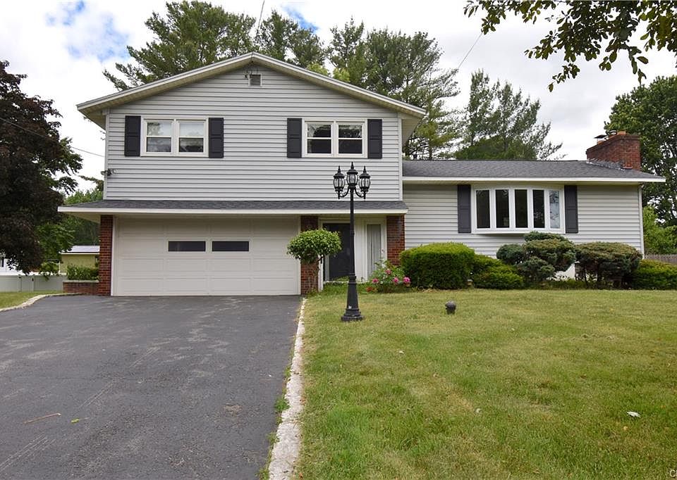 1st image of 204 Colony Park Dr