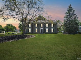 5015 Langlewood Dr, West Bloomfield, MI