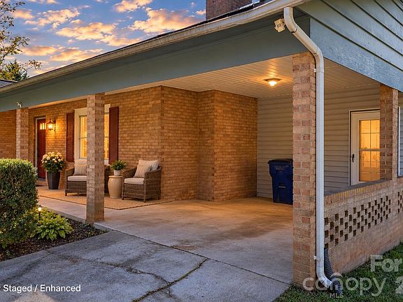 5th image of 1771 Laura Ln